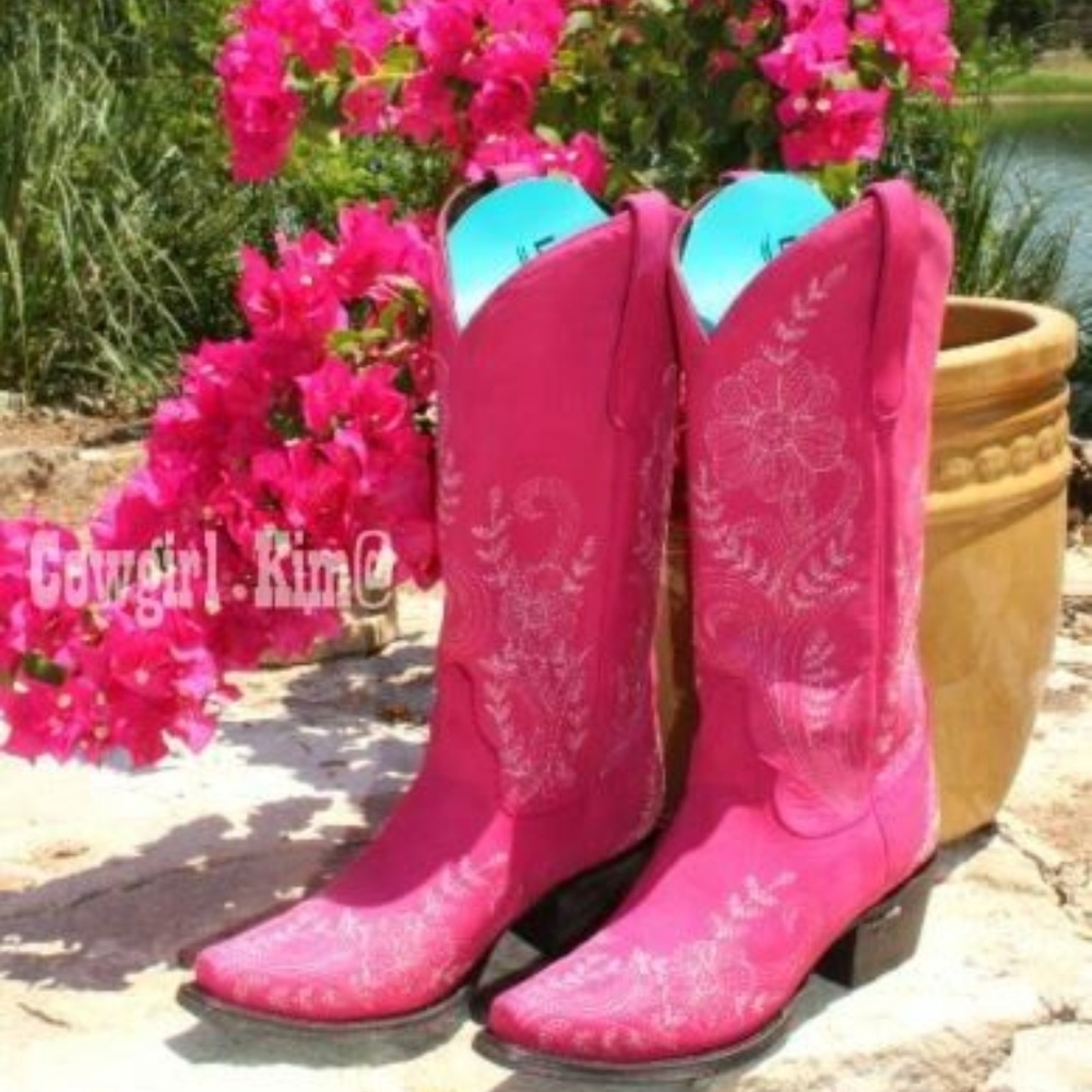 In Search Of Lane Ashlee Lace in the color Fuchsia